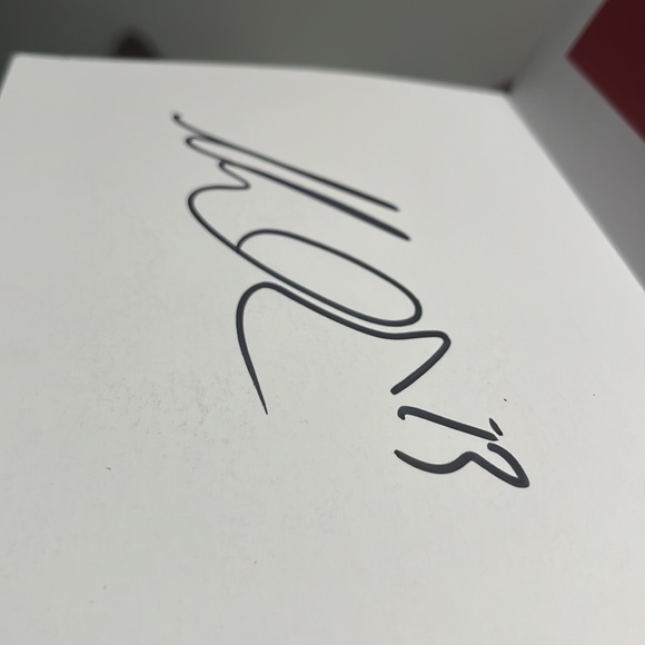 Signed Mike Evans book/ new - Picture 4 of 7